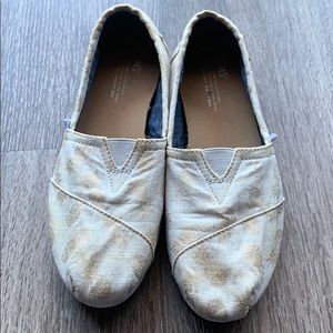 Linen and Gold Metallic Gilded Pineapple Toms